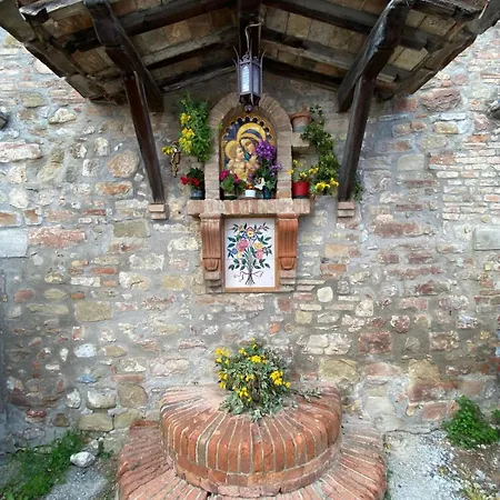 Balcone Sulla Vigna - Romantic Getaway In Umbria -borgo Solfagnano Apartment *